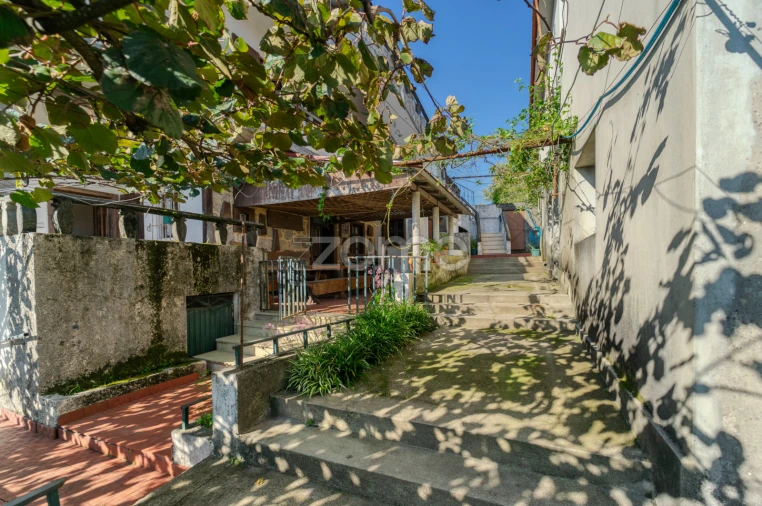 Moradia T4 para Venda em Eja Foto 7