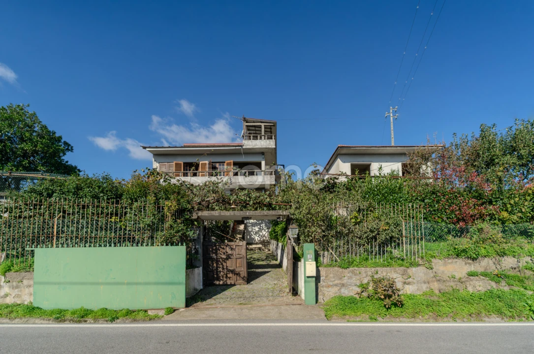 Moradia T4 para Venda em Eja Foto 4