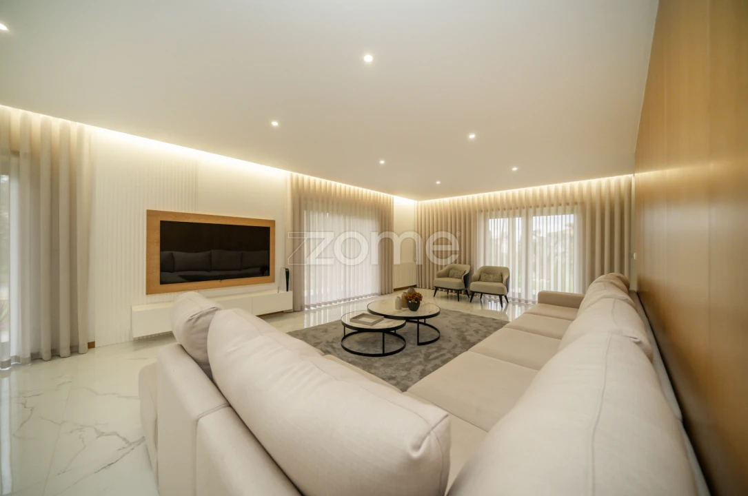 Moradia T5 para Venda em Vila Verde e Barbudo Foto 9