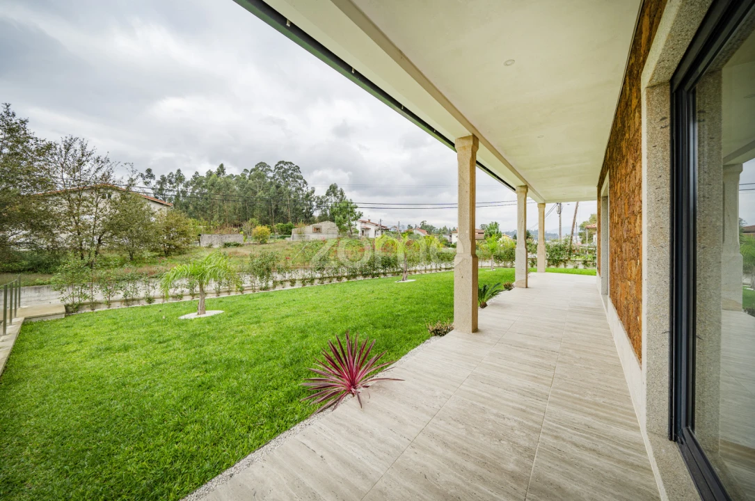 Moradia T5 para Venda em Vila Verde e Barbudo Foto 12