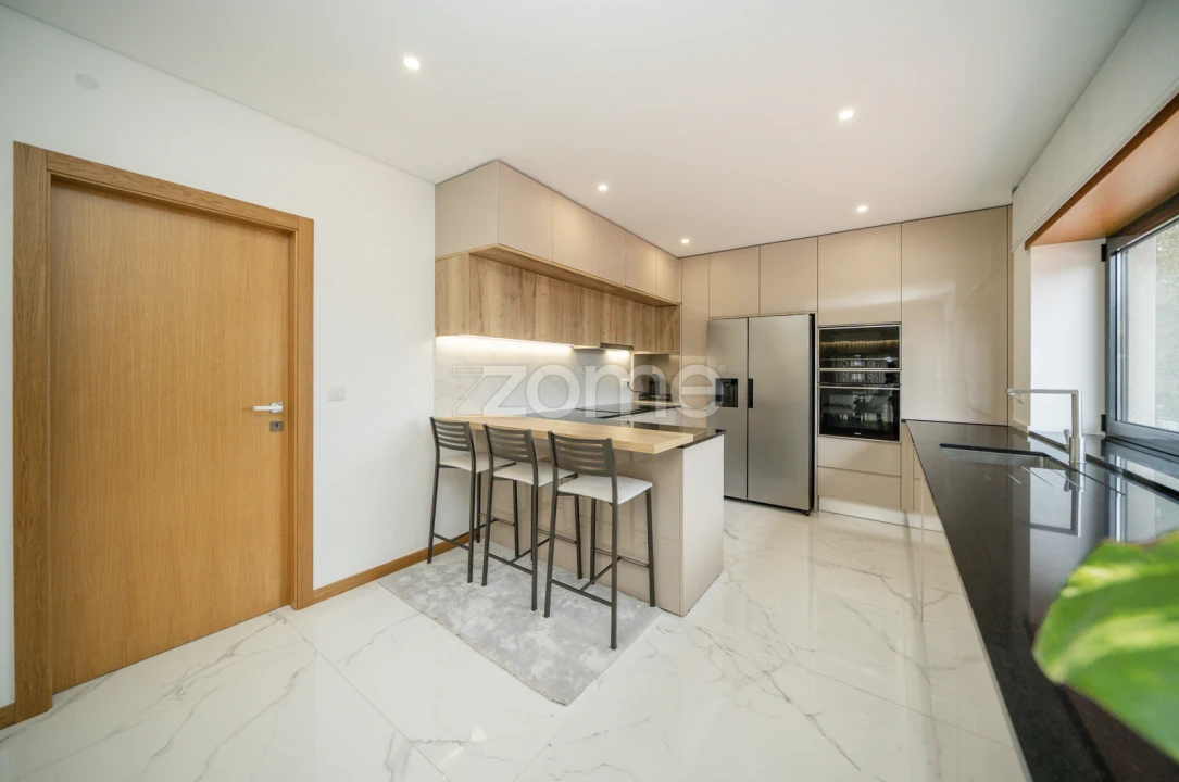 Moradia T5 para Venda em Vila Verde e Barbudo Foto 18