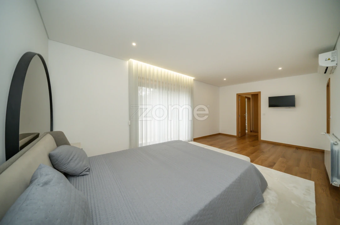 Moradia T5 para Venda em Vila Verde e Barbudo Foto 32