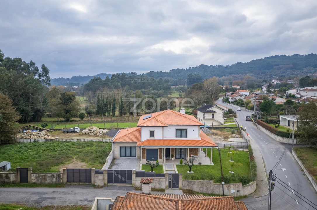 Moradia T5 para Venda em Vila Verde e Barbudo Foto 58