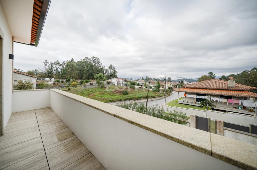 Moradia T5 para Venda em Vila Verde e Barbudo Foto 33