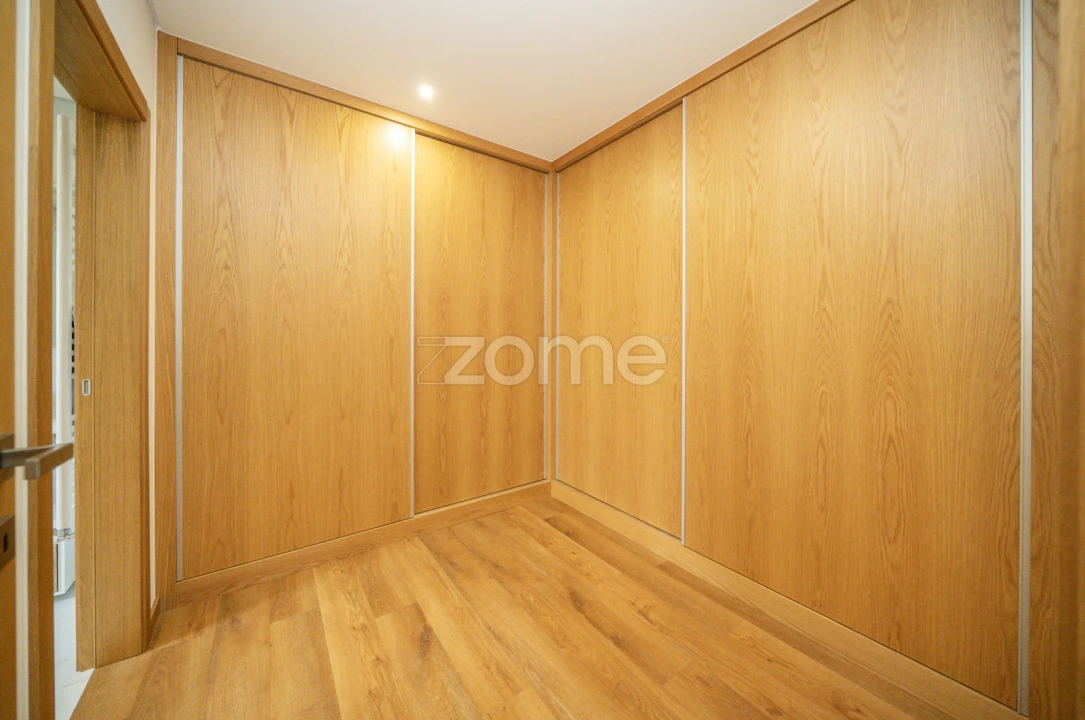 Moradia T5 para Venda em Vila Verde e Barbudo Foto 35