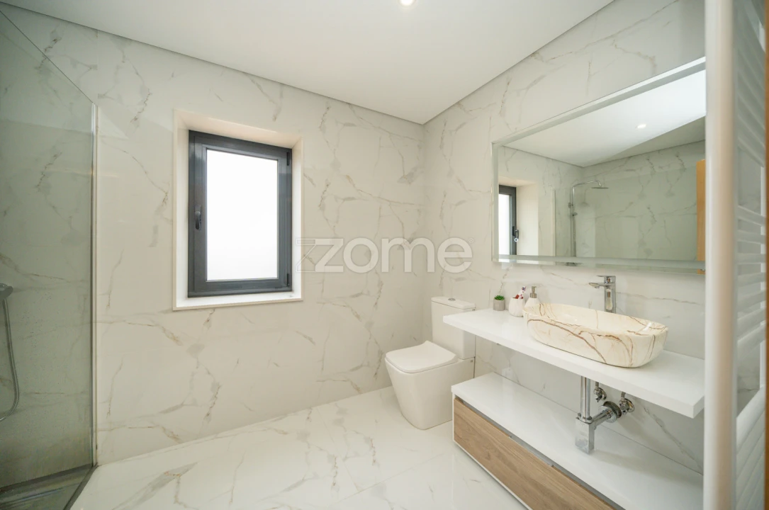 Moradia T5 para Venda em Vila Verde e Barbudo Foto 36