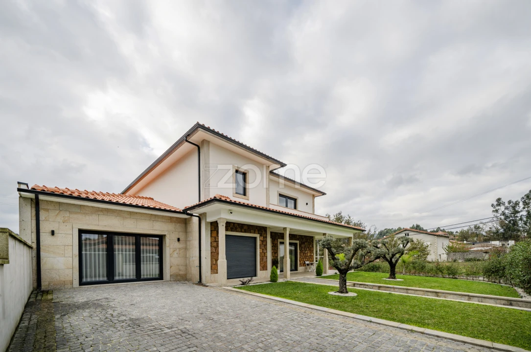 Moradia T5 para Venda em Vila Verde e Barbudo Foto 45