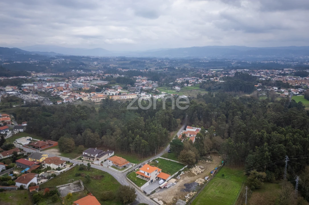 Moradia T5 para Venda em Vila Verde e Barbudo Foto 54