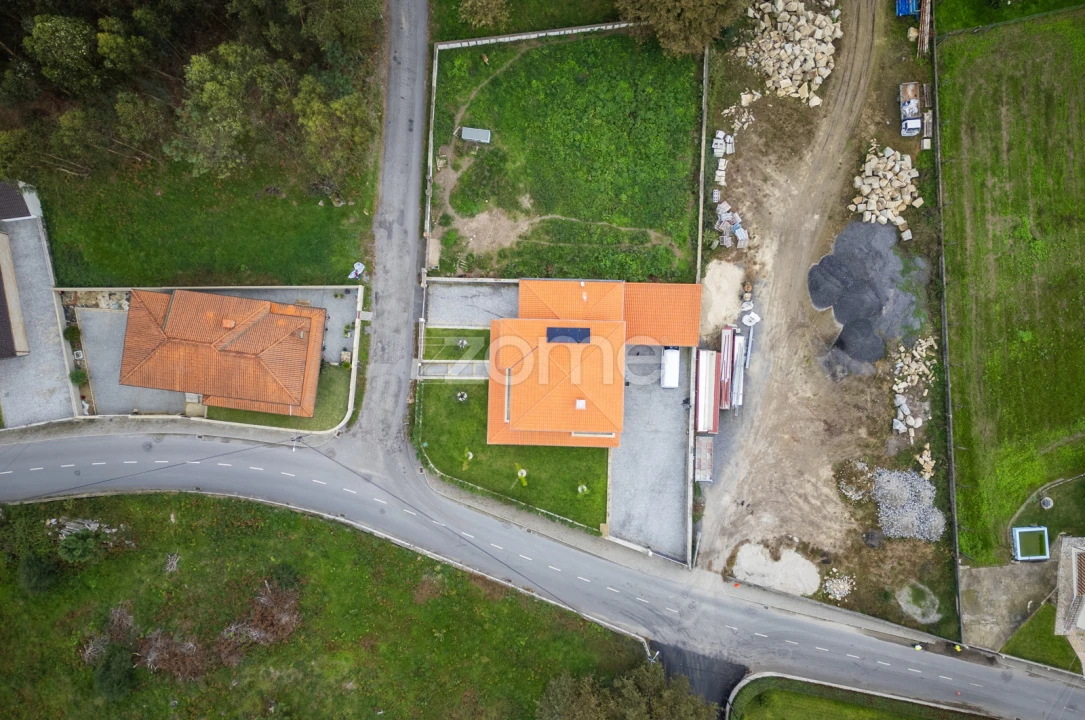 Moradia T5 para Venda em Vila Verde e Barbudo Foto 57