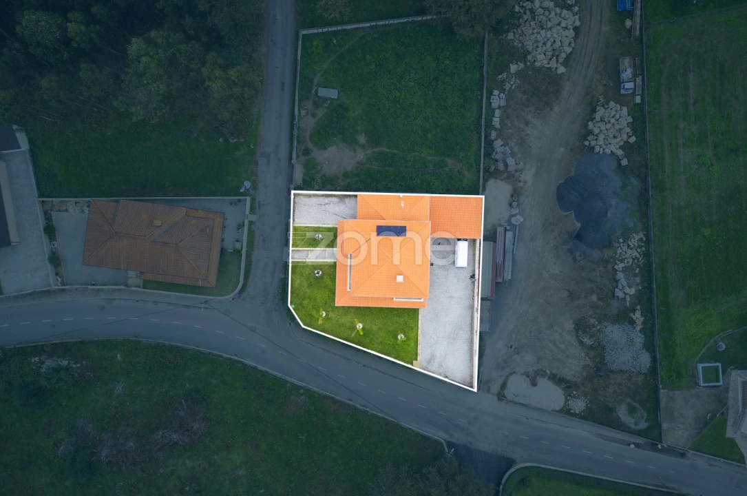 Moradia T5 para Venda em Vila Verde e Barbudo Foto 48