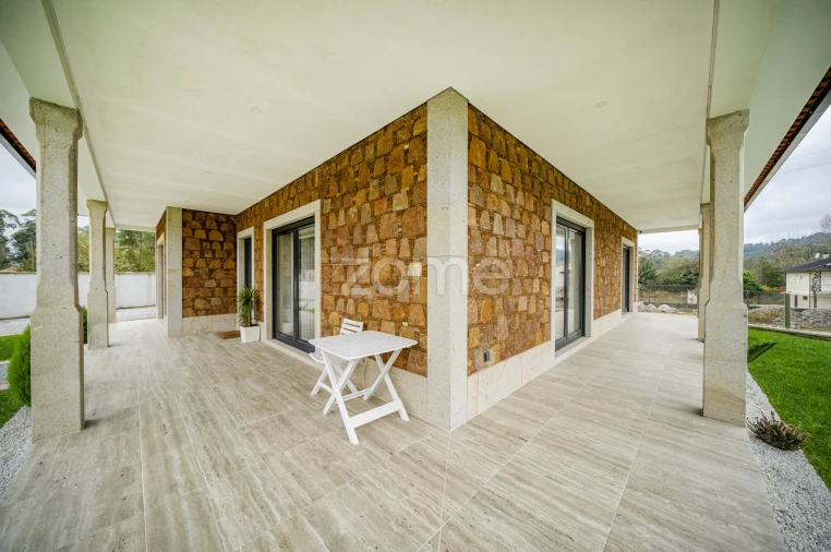 Moradia T5 para Venda em Vila Verde e Barbudo Foto 9