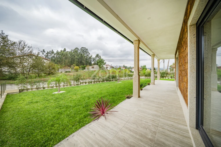 Moradia T5 para Venda em Vila Verde e Barbudo Foto 12