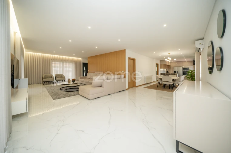 Moradia T5 para Venda em Vila Verde e Barbudo Foto 1