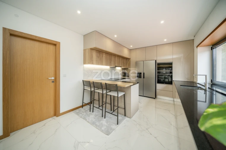 Moradia T5 para Venda em Vila Verde e Barbudo Foto 18