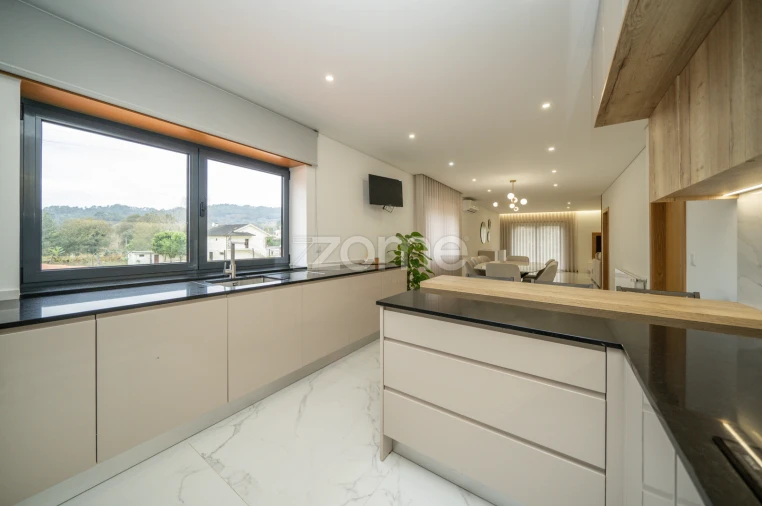 Moradia T5 para Venda em Vila Verde e Barbudo Foto 21