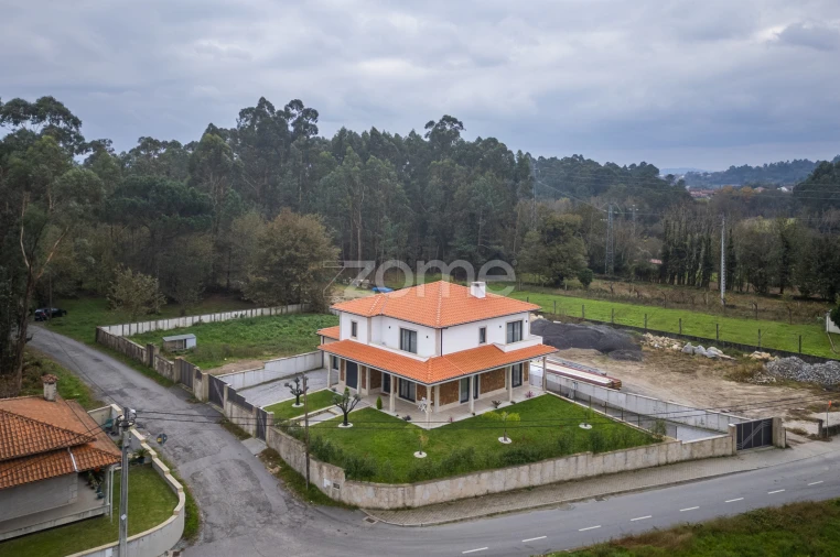 Moradia T5 para Venda em Vila Verde e Barbudo Foto 55