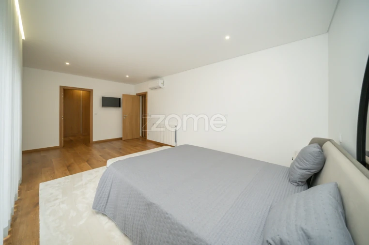 Moradia T5 para Venda em Vila Verde e Barbudo Foto 34