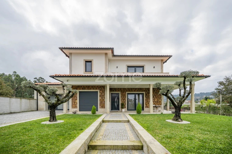 Moradia T5 para Venda em Vila Verde e Barbudo Foto 2