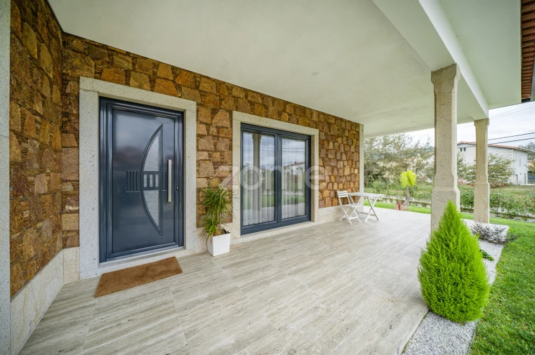 Moradia T5 para Venda em Vila Verde e Barbudo Foto 3