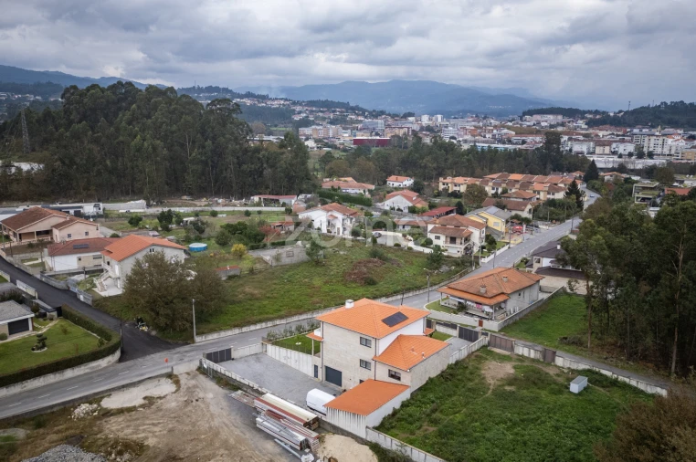 Moradia T5 para Venda em Vila Verde e Barbudo Foto 52
