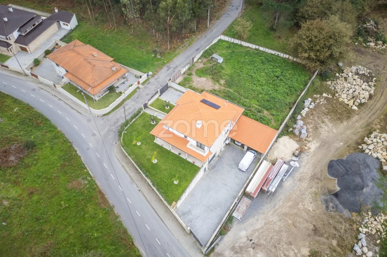 Moradia T5 para Venda em Vila Verde e Barbudo Foto 56