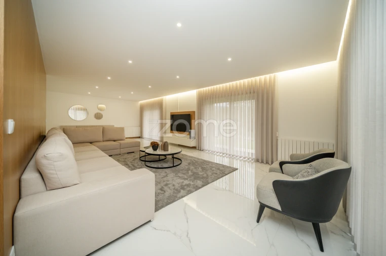 Moradia T5 para Venda em Vila Verde e Barbudo Foto 6