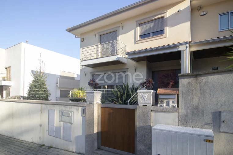 Moradia T4 para Venda em Tadim Foto 2