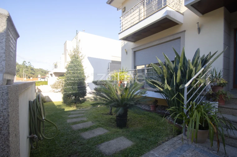 Moradia T4 para Venda em Tadim Foto 10