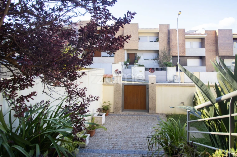 Moradia T4 para Venda em Tadim Foto 8