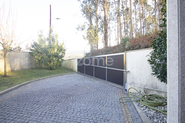 Moradia T4 para Venda em Tadim Foto 23