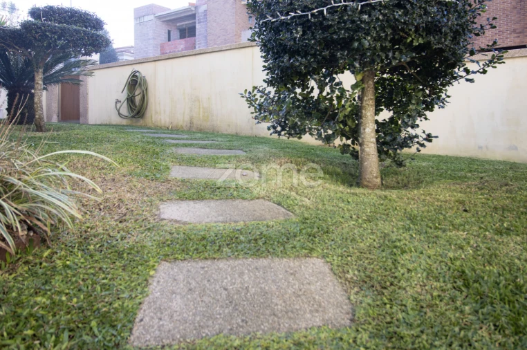 Moradia T4 para Venda em Tadim Foto 16