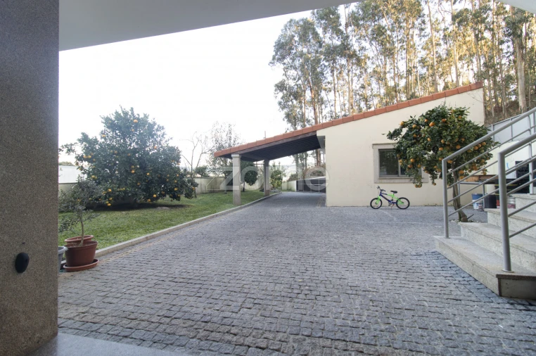 Moradia T4 para Venda em Tadim Foto 28