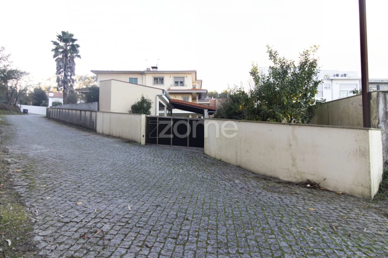 Moradia T4 para Venda em Tadim Foto 7