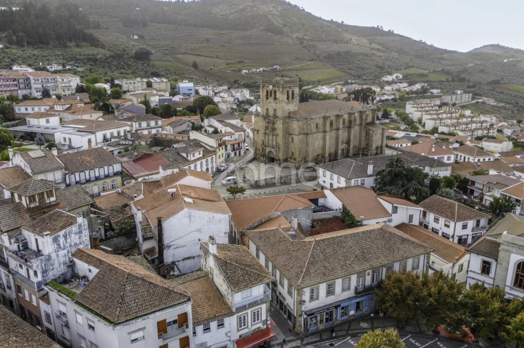 Prédio para Venda em Torre de Moncorvo Foto 50