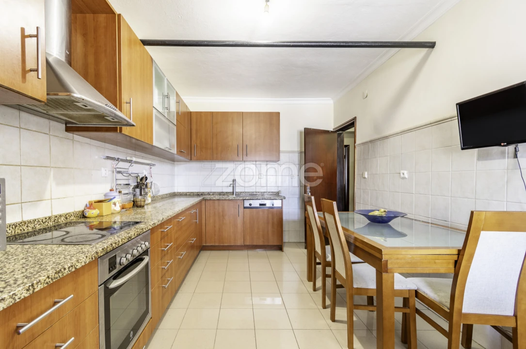 Prédio para Venda em Torre de Moncorvo Foto 24