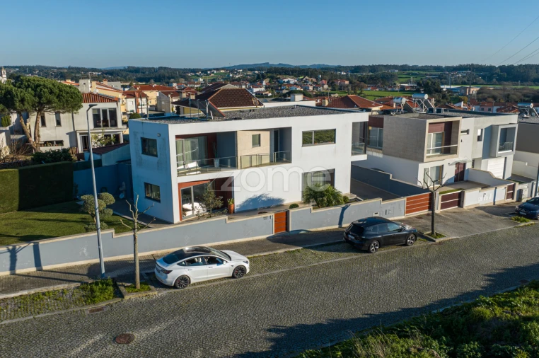 Moradia T4 para Venda em Touguinha e Touguinhó Foto 3