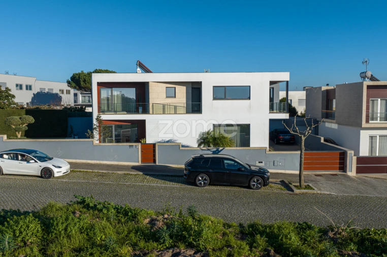 Moradia T4 para Venda em Touguinha e Touguinhó Foto 2