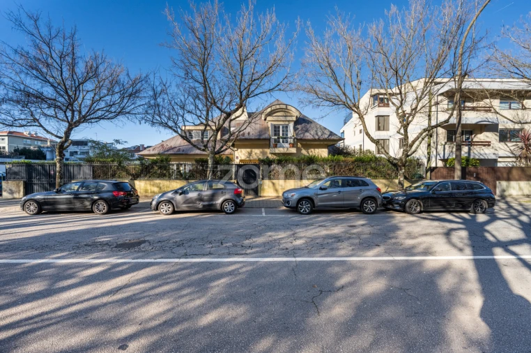 Moradia T8 para Arrendamento em Ramalde