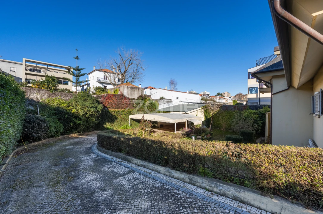 Moradia T8 para Arrendamento em Ramalde Foto 11