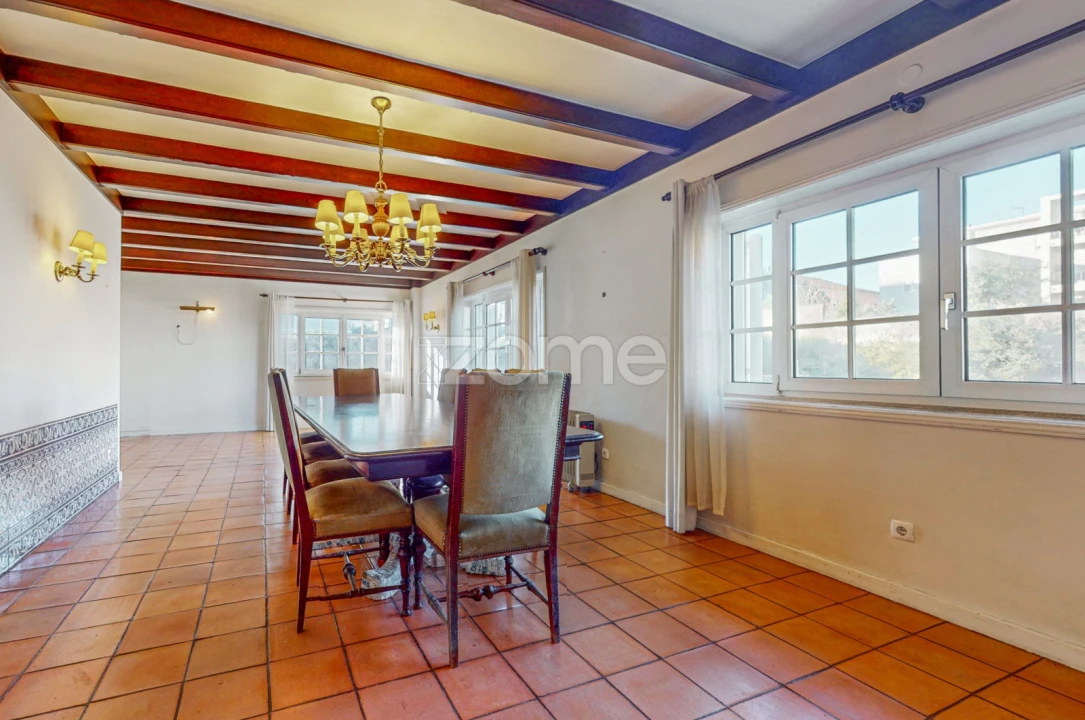 Moradia T8 para Arrendamento em Ramalde Foto 24