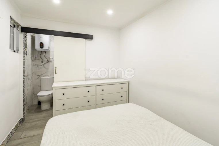 Prédio para Venda em Santa Marinha e São Pedro da Afurada Foto 7