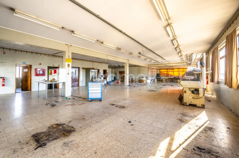 Terreno Comércio / Armazém para Venda em Vila Boa de Quires e Maureles Foto 25