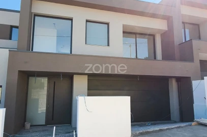 Moradia T4 para Venda em Castêlo da Maia