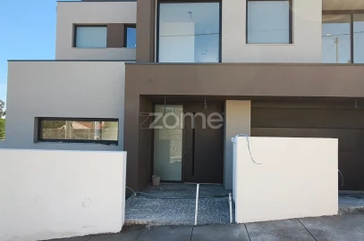 Moradia T4 para Venda em Castêlo da Maia