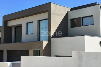 Moradia T4 para Venda em Castêlo da Maia