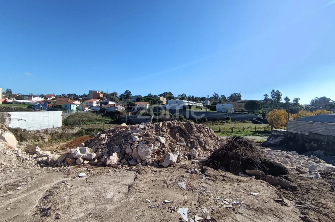 Moradia T4 para Venda em Castêlo da Maia Foto 47