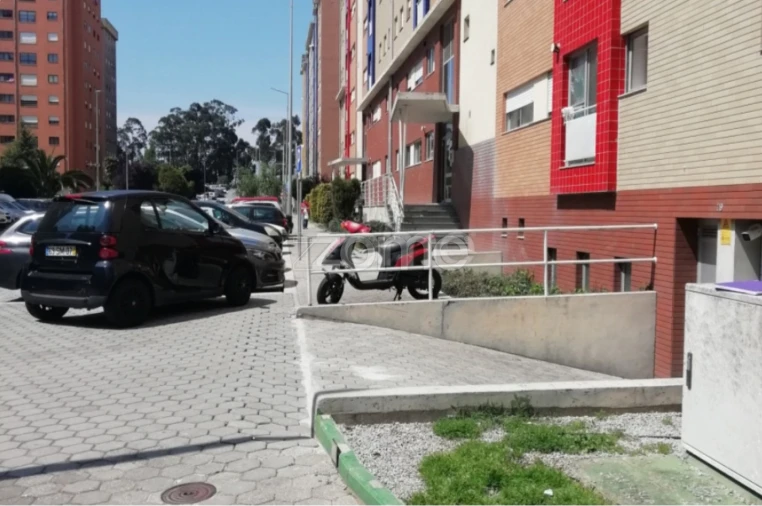 Garagem para Arrendamento em Vilar de Andorinho Foto 1