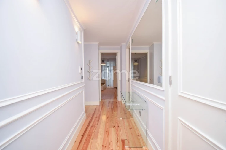 Apartamento T2 para Arrendamento em Santo António Foto 5