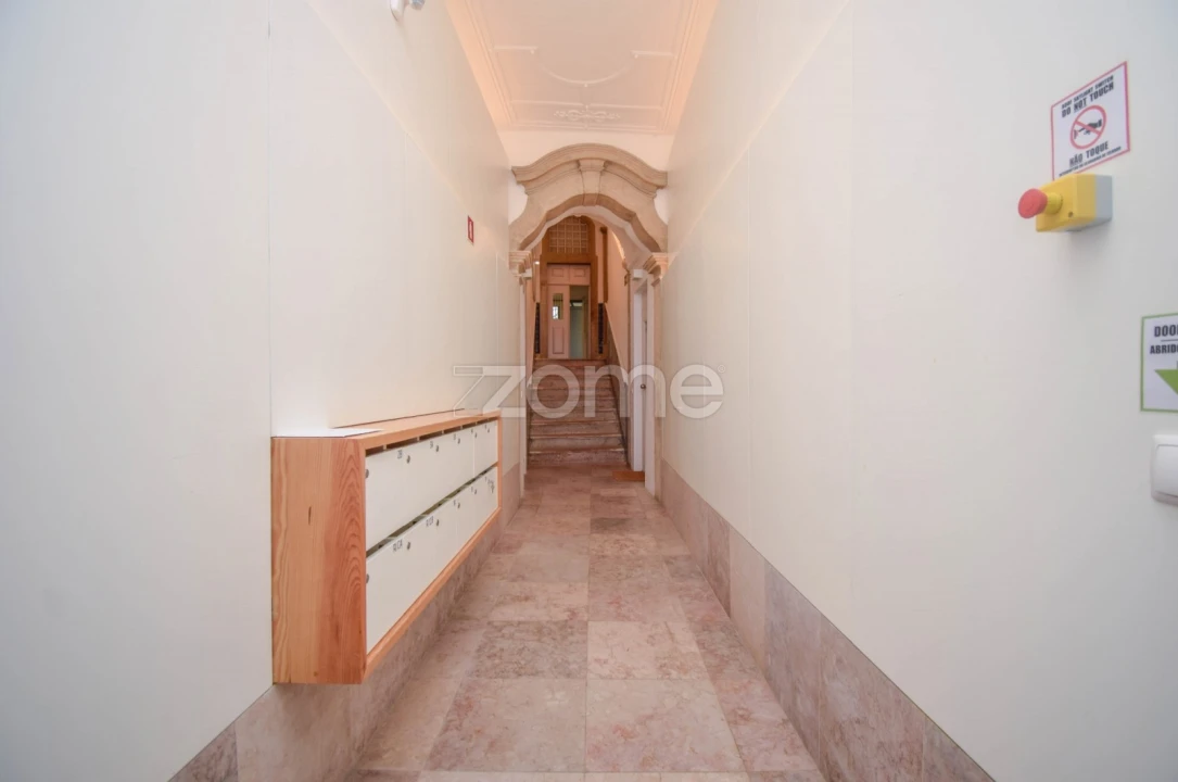 Apartamento T2 para Arrendamento em Santo António Foto 28