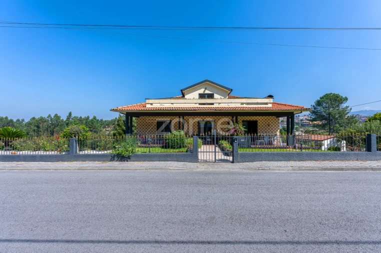 Moradia T6 para Venda em São Roque Foto 12